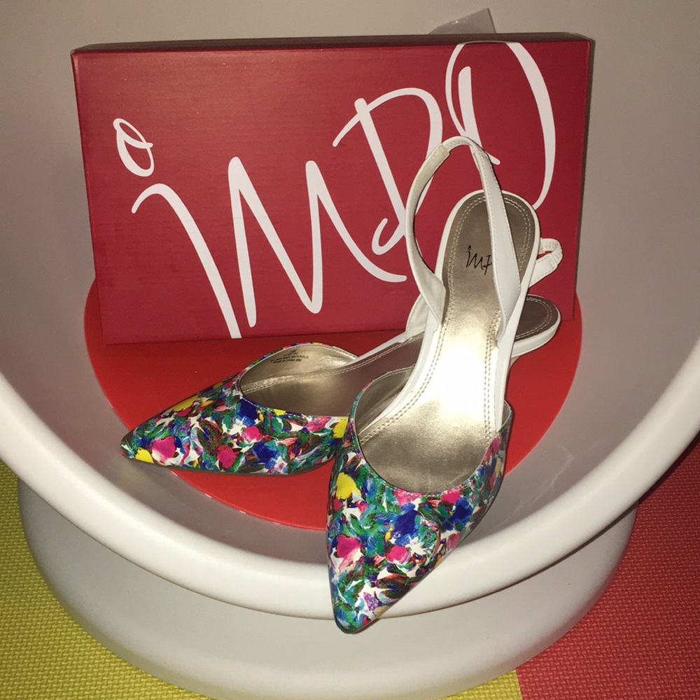 Like New Beautiful Colored Small Heel